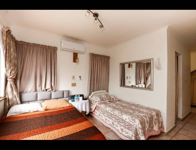 4 BEDROOM HOUSE FOR SALE IN OVERPORT